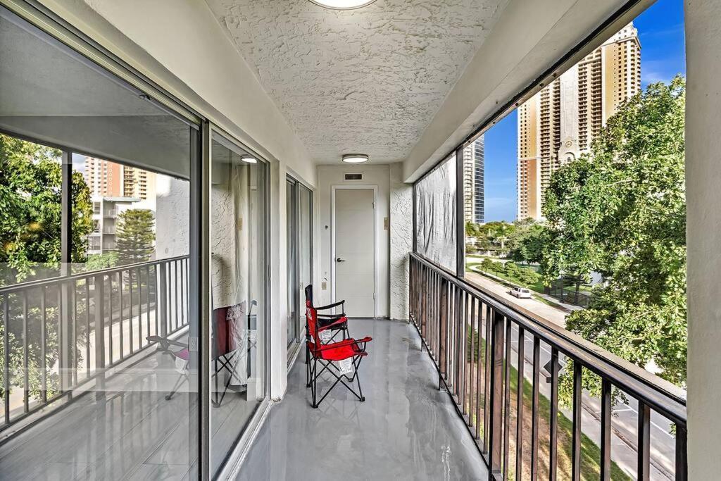 One Bedroom Steps Away From The Beach! Sunny Isles Beach Exterior photo